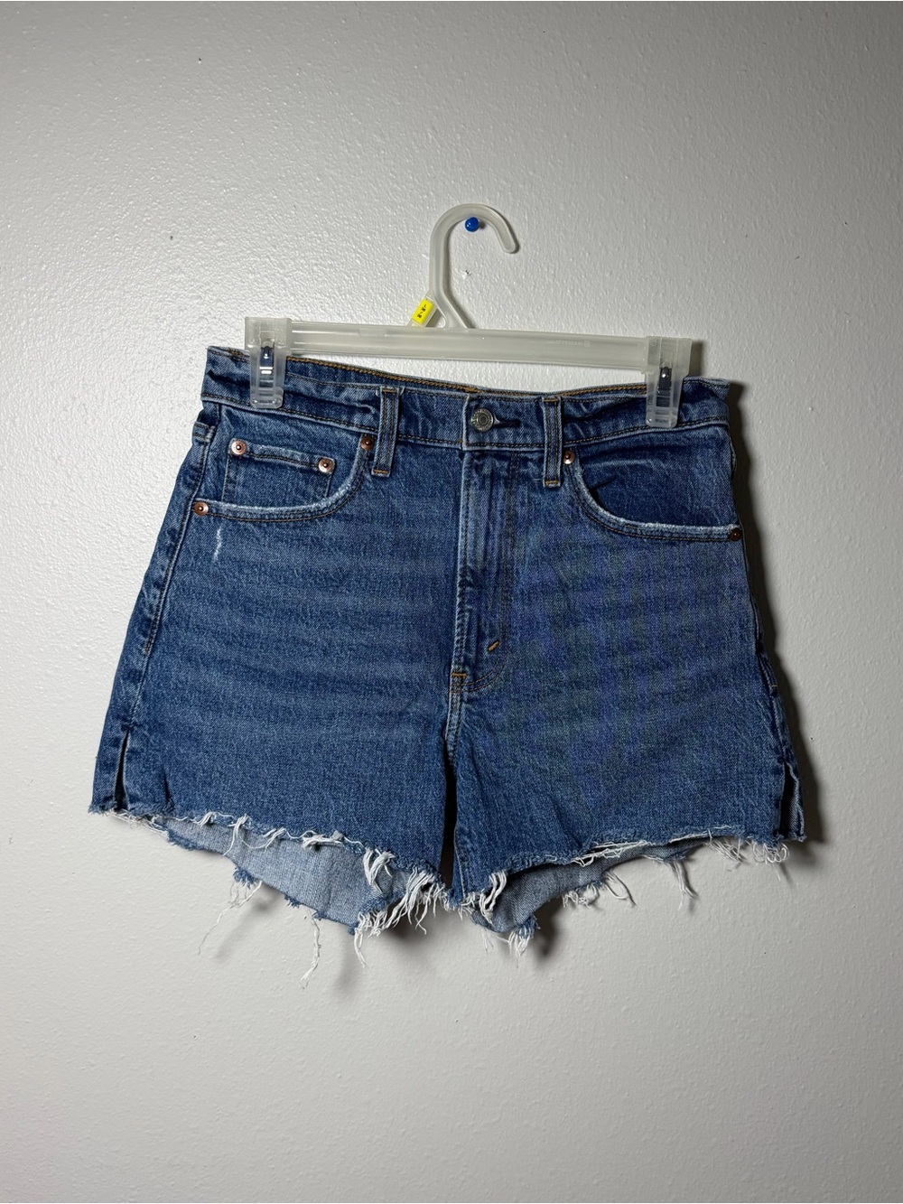 Abercrombie Fitch Women The 4’ Mom Short High Waist Denim Shorts Cut Off 26/2